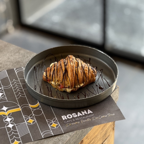  عکس کروسان نوتلا موز توت فرنگي