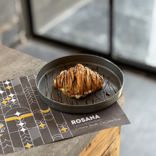  عکس کروسان نوتلا موز توت فرنگي